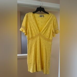 Women’s ASOS Yellow Eyelet Floral Lined Pull Over Short‎ Dress. Size 12.
